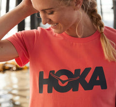 HOKA|Women's Brand Tee Hot Coral