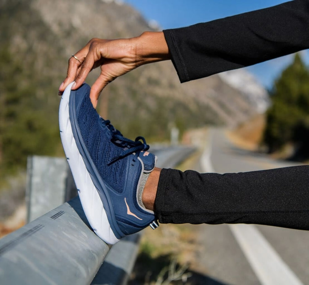 HOKA|Women's Akasa Mood Indigo / Dusty Pink