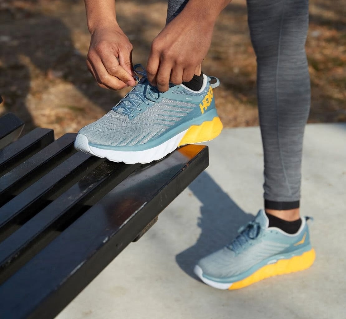 HOKA|Men's Arahi 4 Lead / Lunar Rock