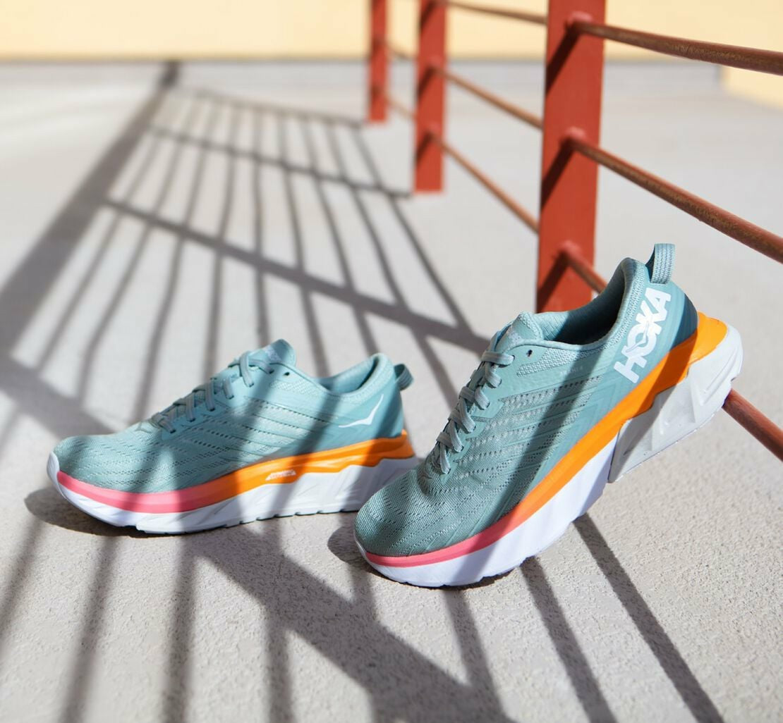 HOKA|Women's Arahi 4 Blue Haze / Lunar Rock