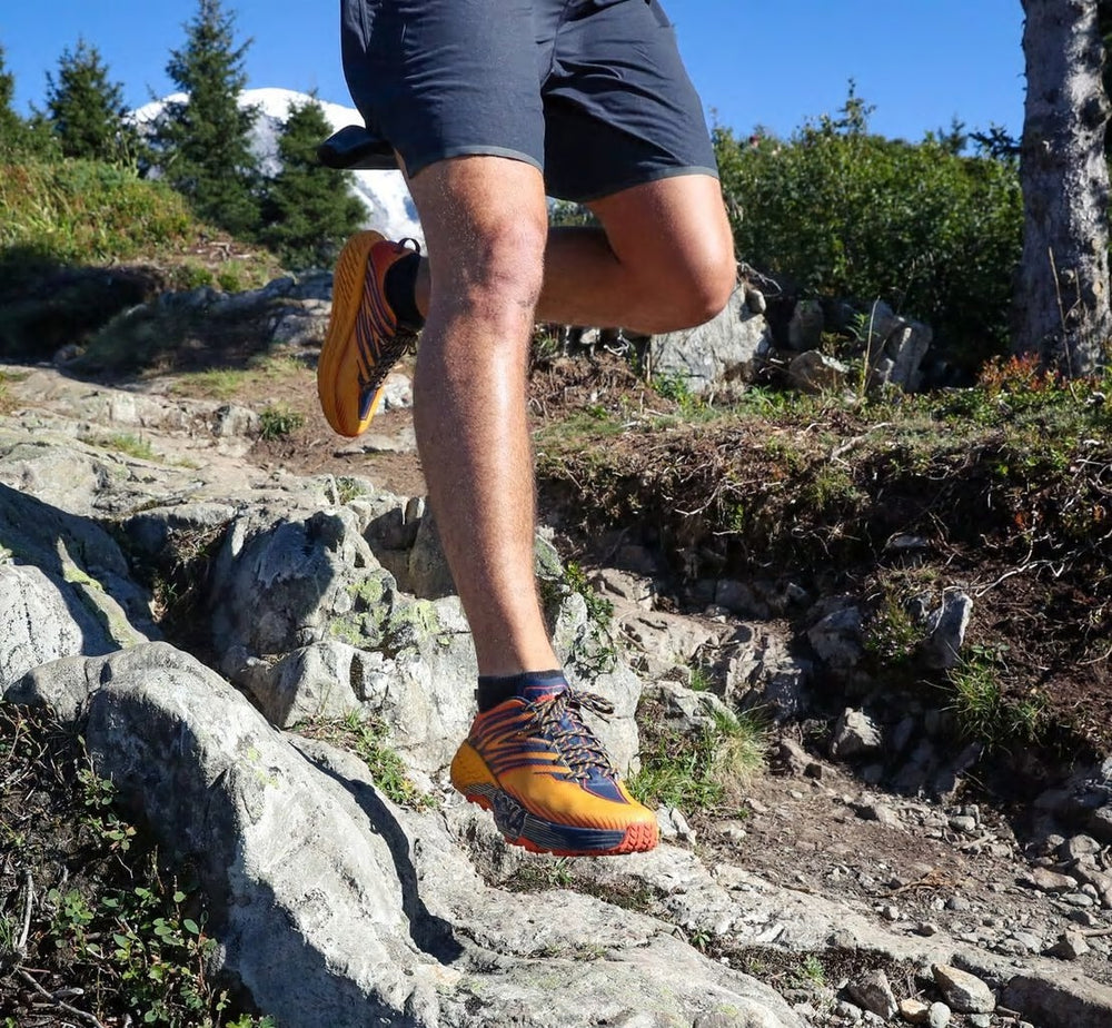 HOKA|Men's Speedgoat 4 Gold Fusion / Black Iris