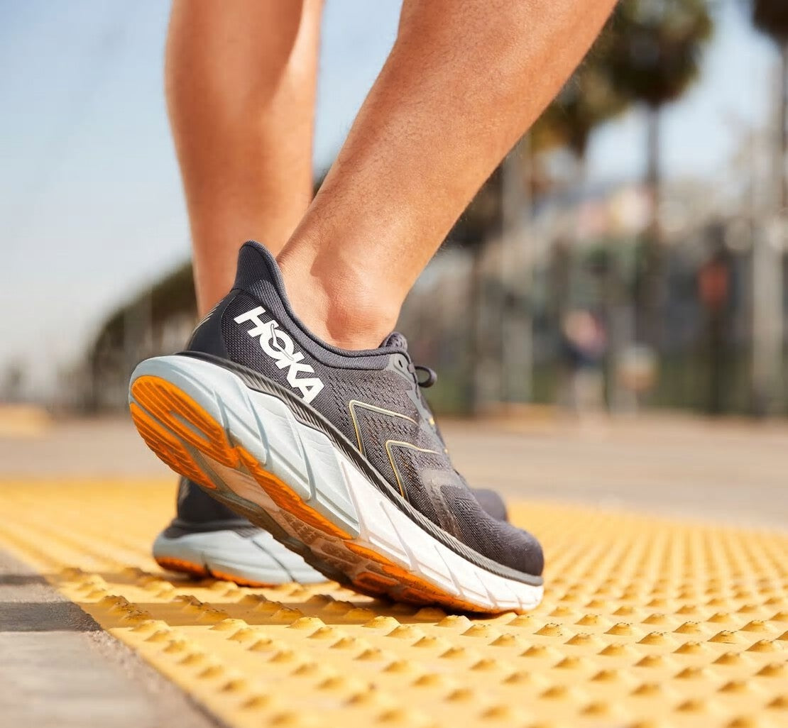 HOKA|Men's Arahi 5 Ombre Blue / Blue Fog