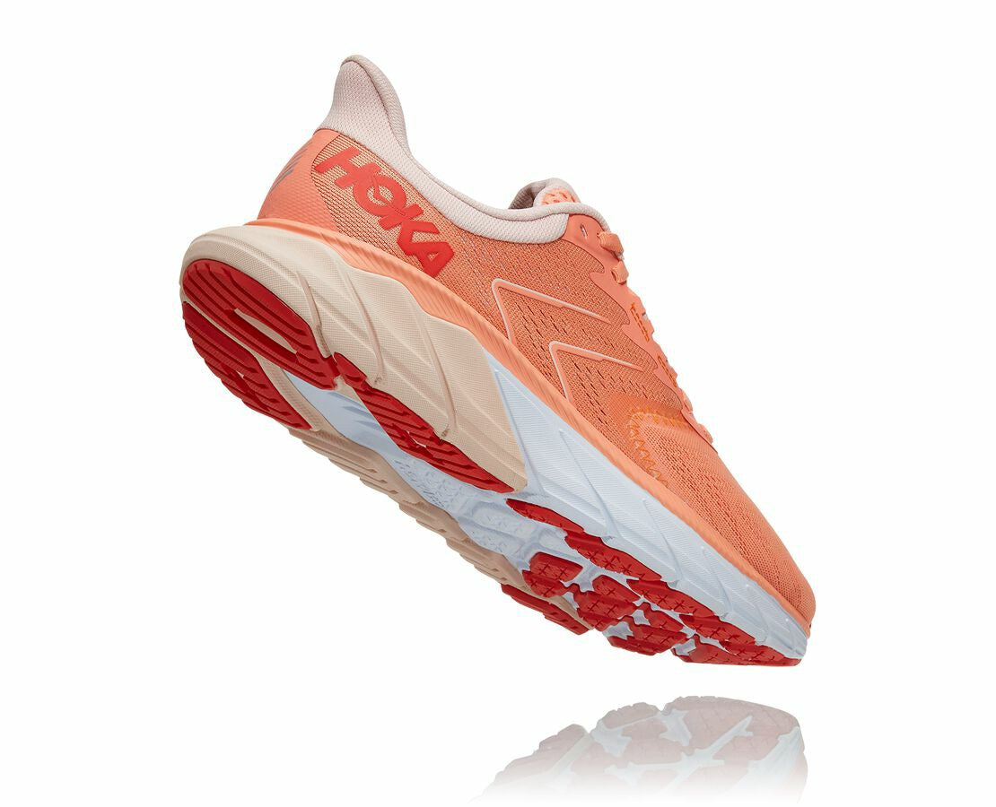 HOKA|Women's Arahi 5 Cantaloupe / Silver Peony