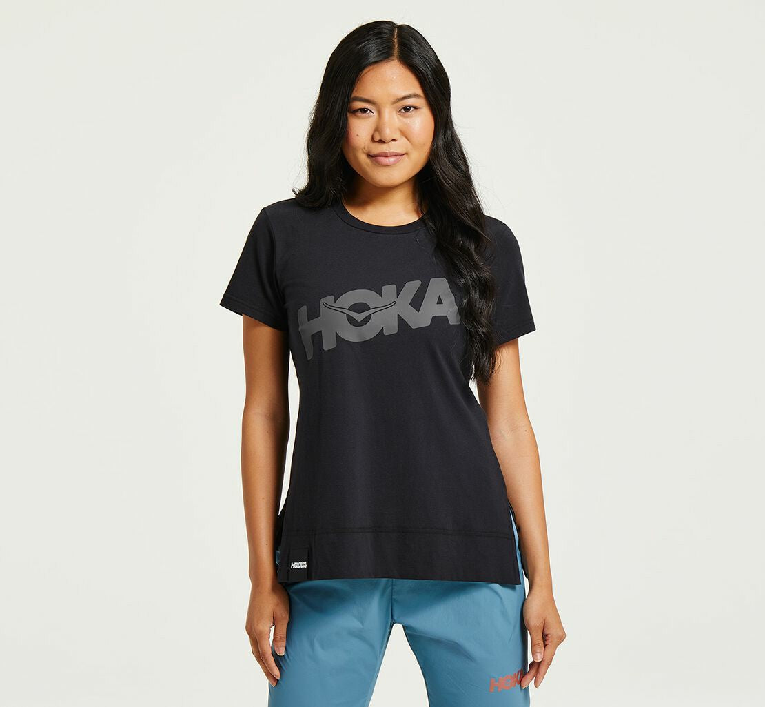 HOKA|Women's Brand Tee Black / Castlerock