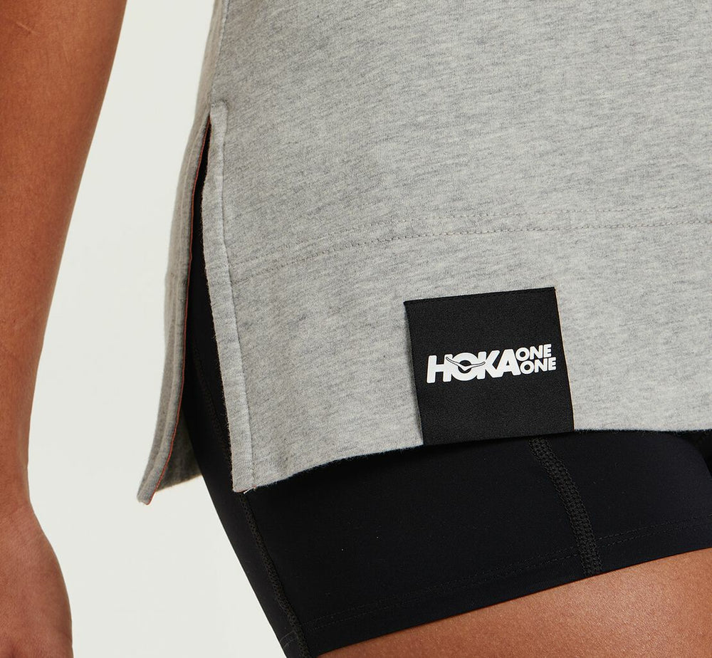 HOKA|Women's Brand Tee Heather Grey / Cantaloupe