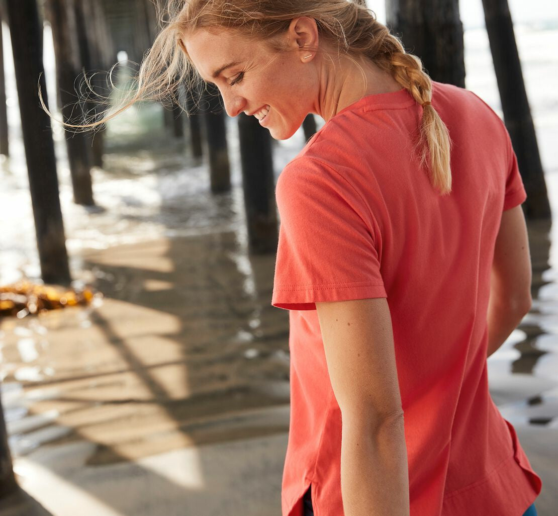 HOKA|Women's Brand Tee Hot Coral