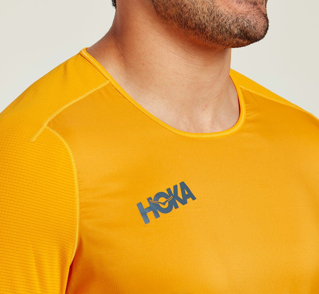 HOKA|Men's Wind Shirt Saffron