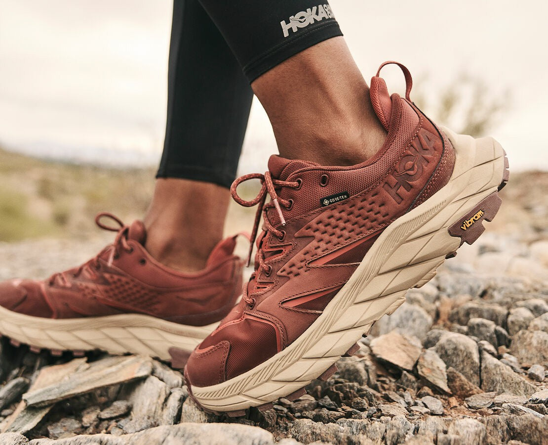 HOKA|Women's Anacapa Low GORE-TEX Cherry Mahogany / Hot Sauce